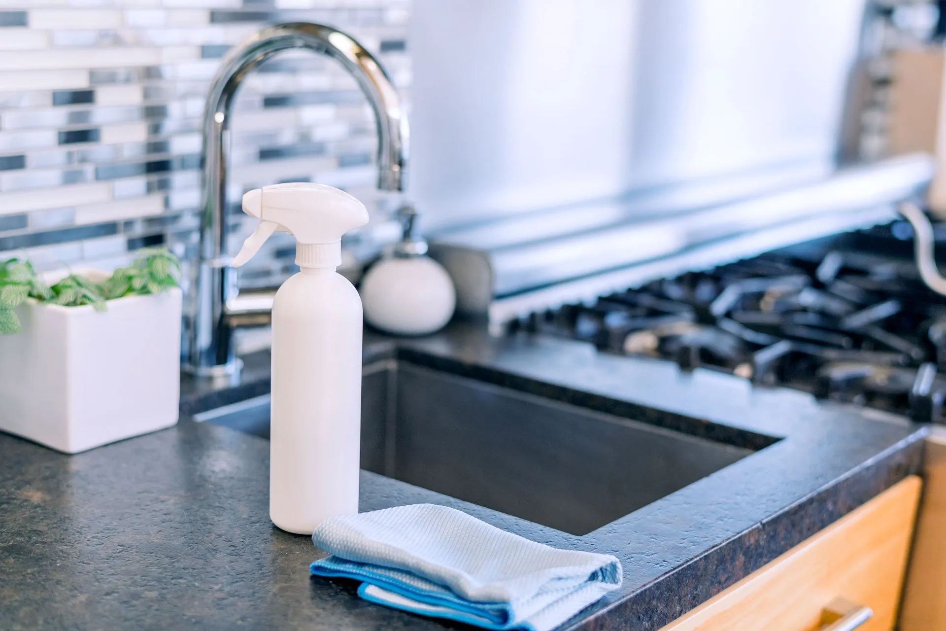 The Ultimate Guide to Maintaining a Spotless Home: Bright Cleaning’s Regular Cleaning Tips